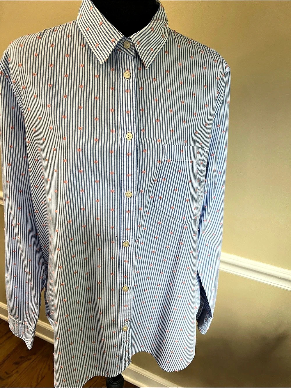Women’s Gap Striped Button Down Shirt in Blue & White Size XL Like New